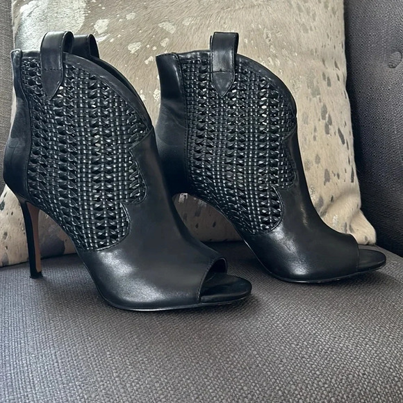 Jessica Simpson Black Leather Peep Toe Heels - Picture 2 of 7